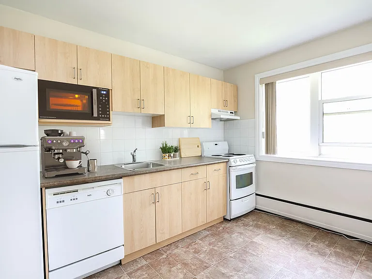 825 Corydon Ave — Photo 13