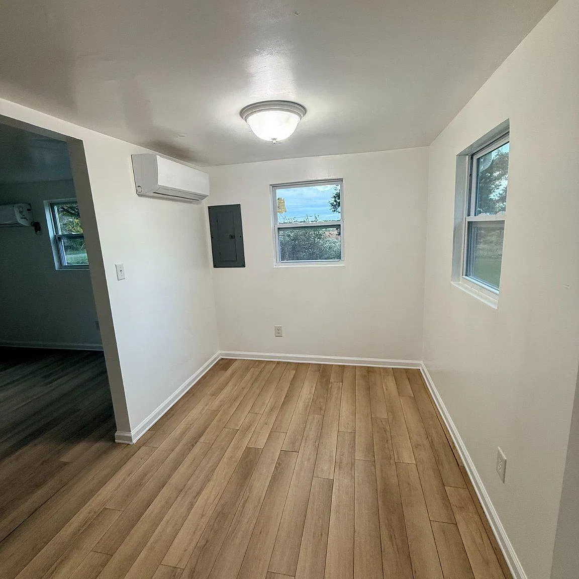 3 bed, 1.0 bath, 760 sqft, $1,700 — Photo 4