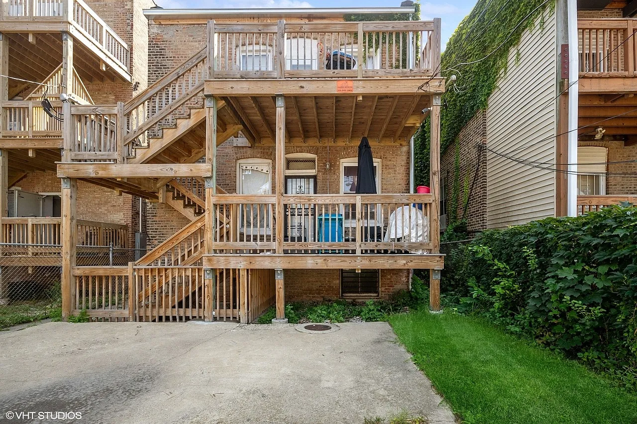 2 bed, 1000 sqft, $1,600 — Photo 2