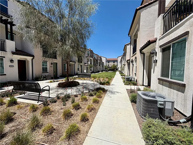 3816 Verdana — Photo 24