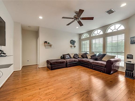 5th image of 7501 Silver Lake Dr