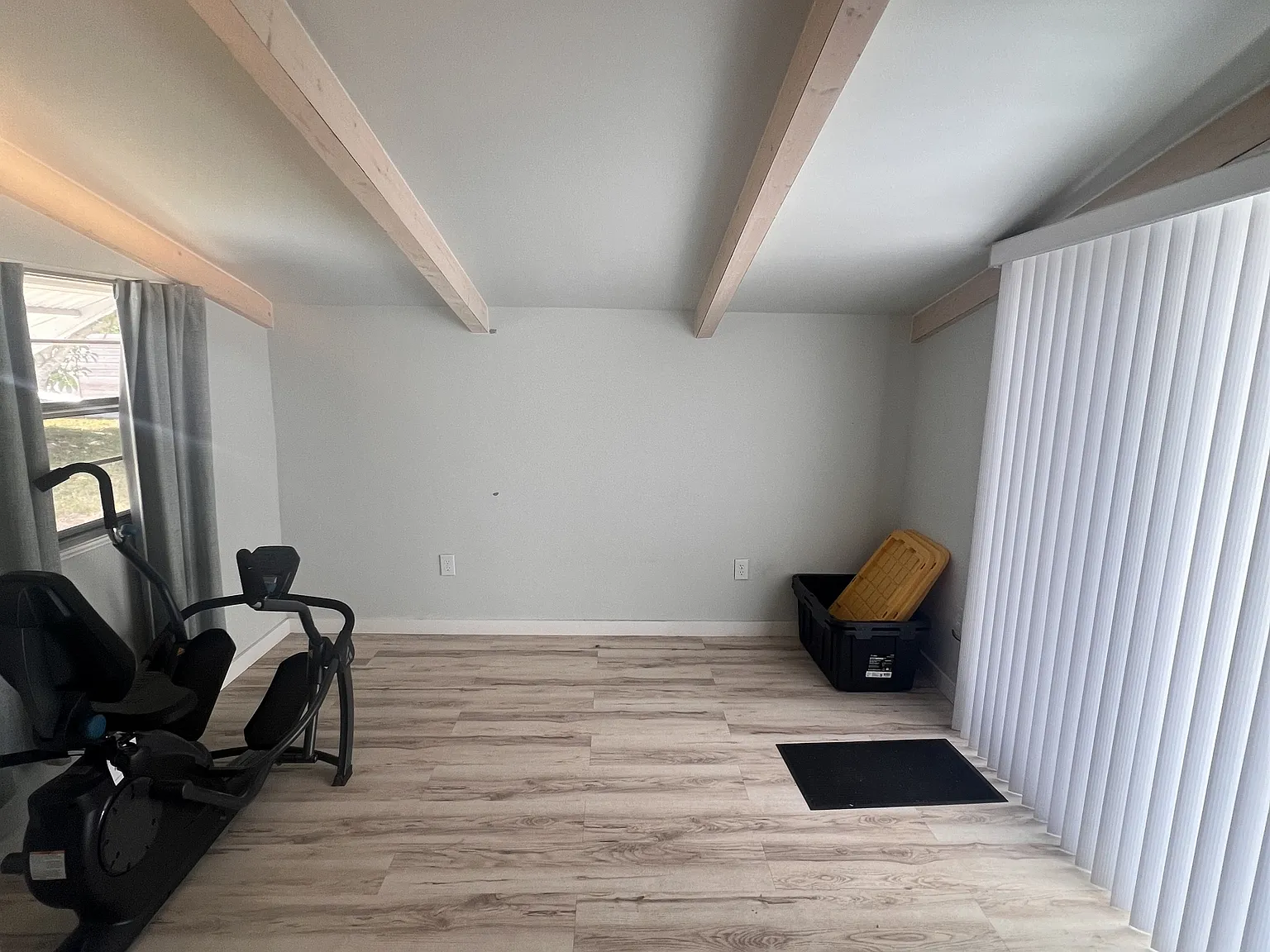 2407 Lakeview Drive - 1 — Photo 2