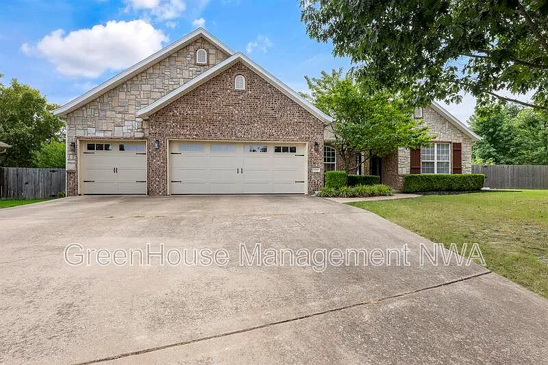 4 bed, 3.0 bath, 2311 sqft, $2,640 — Photo 1
