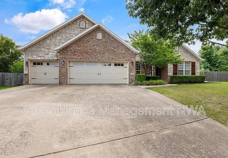 4003 SW Hawthorne Pl #4003HAW — Photo 1