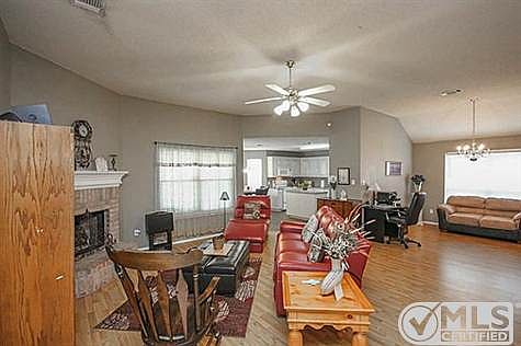 5th image of 409 Marybeth Dr