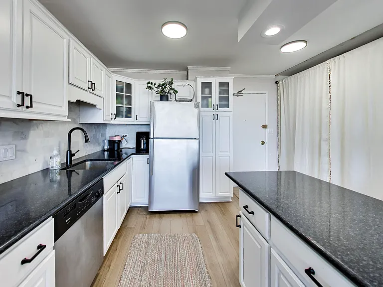 1455 N Sandburg Ter #2705 — Photo 8