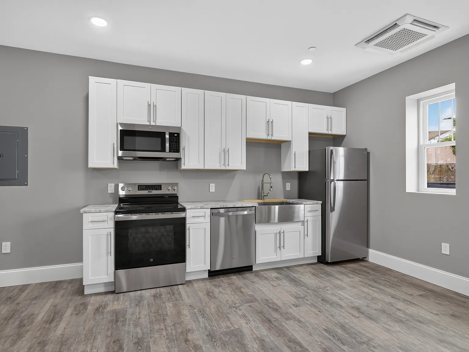 2 bed, $1,995 — Photo 4