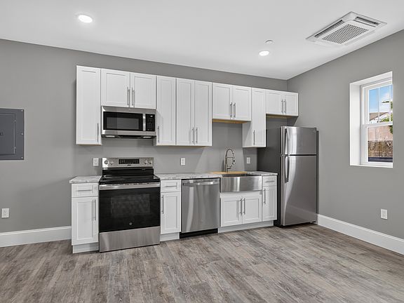 4th image of 5 Main St #203