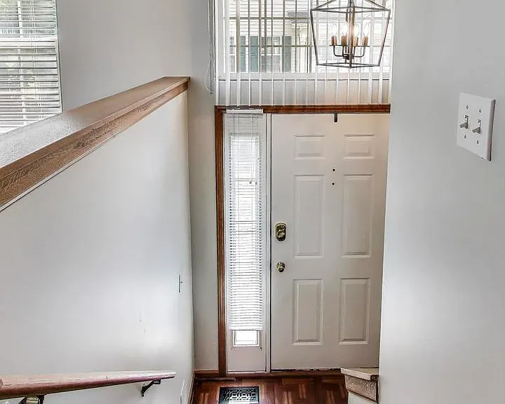 985 Manchester Cir #985 — Photo 3