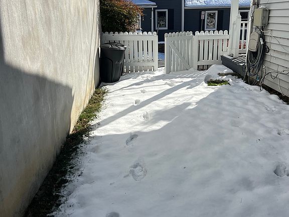 A small side yard is easy to maintain