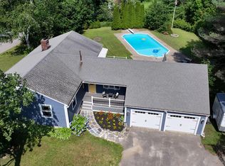 5 Woodward Ln, Falmouth, ME 04105