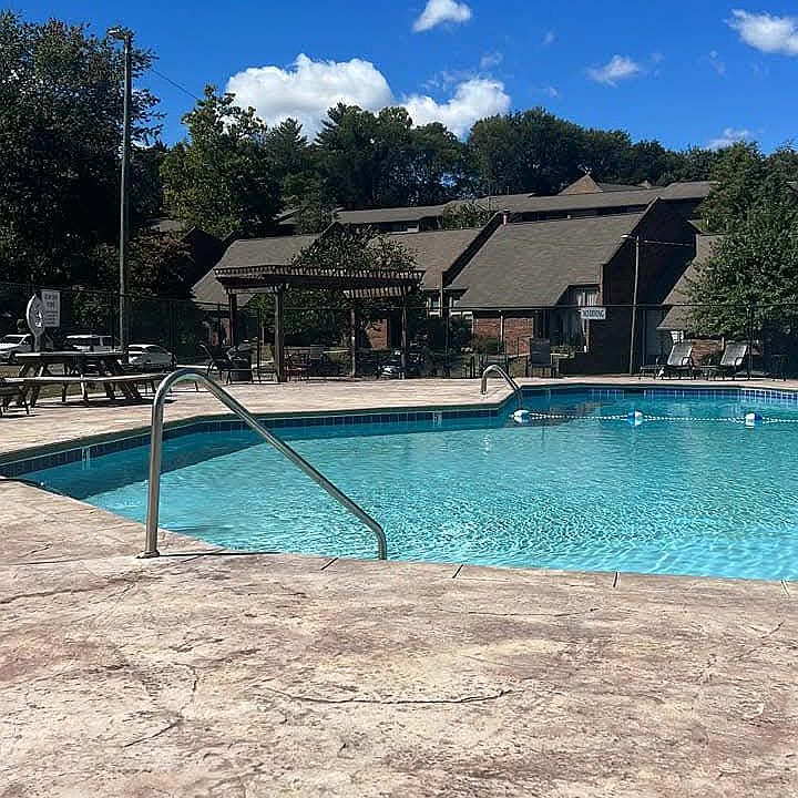 1st image of 509 Canberra Dr