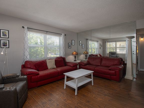 2nd image of 415 NE 2nd St APT 223