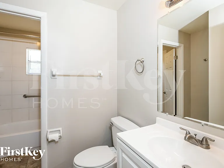 2813 Kenyon Ave — Photo 13
