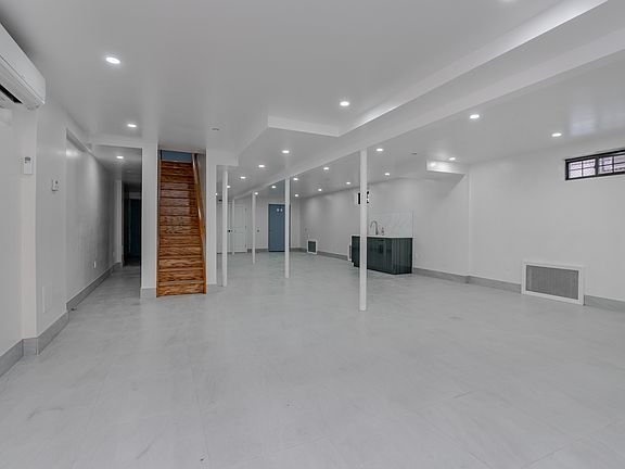 4th image of 32-48 42nd St #1A