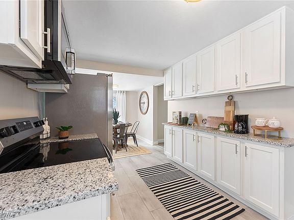 5th image of 330 Fisher Ave