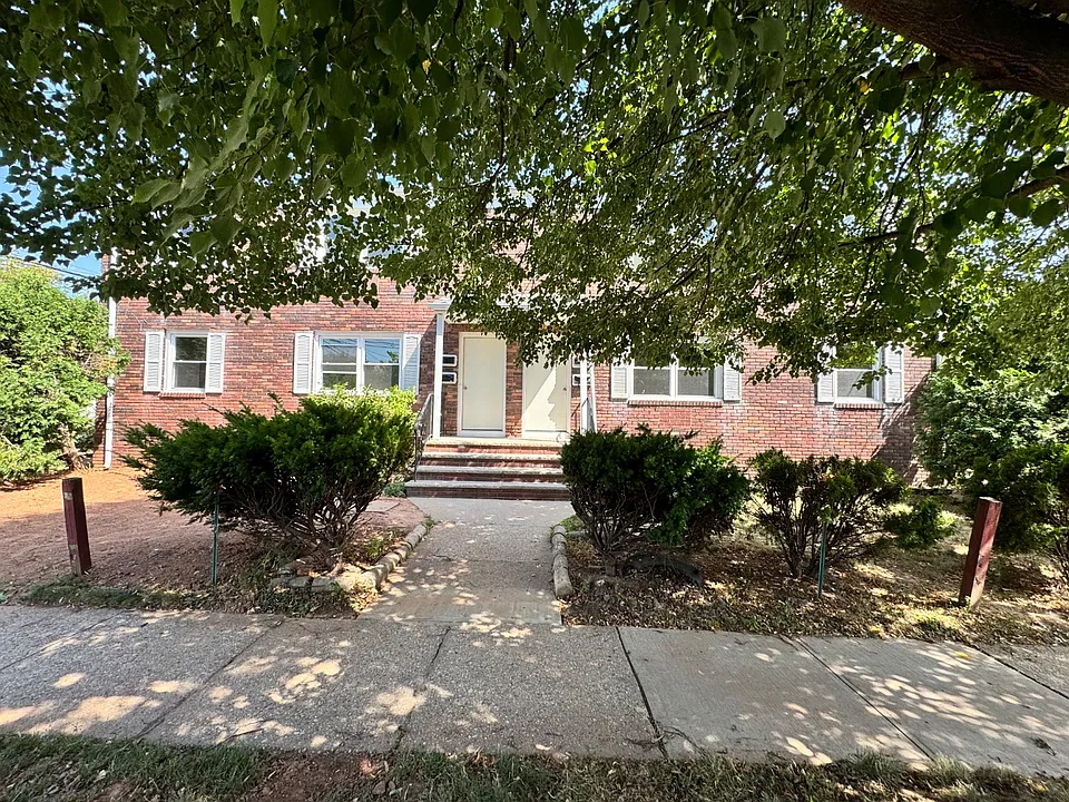 15 W 19th St #2-R