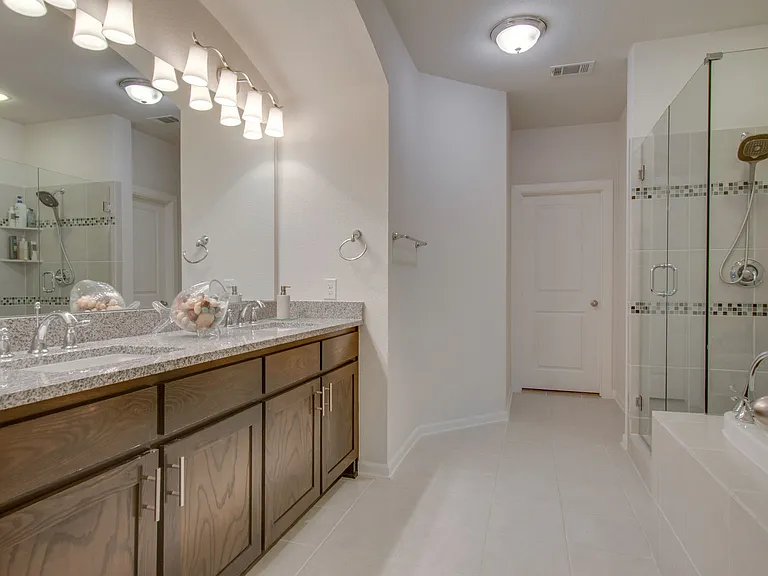 6638 Deleon St — Photo 10