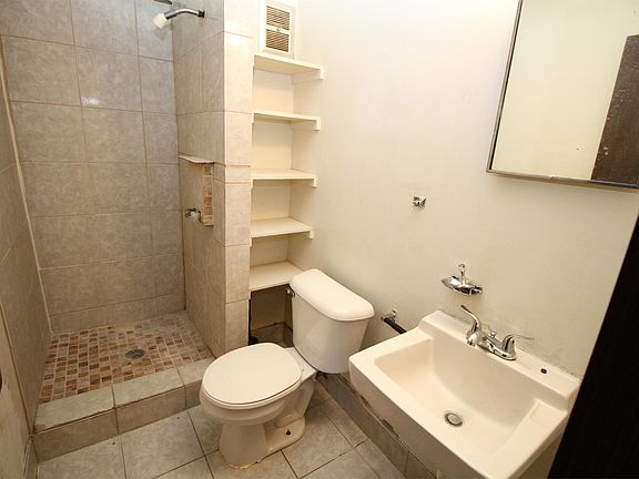 5th image of 877 N 26th St APT 22