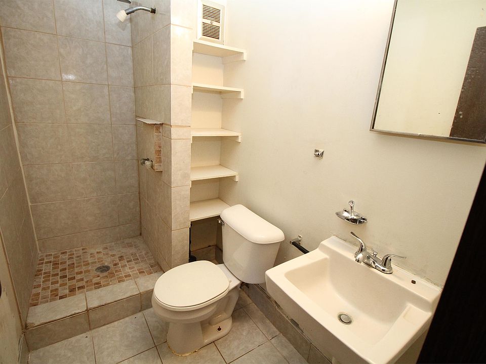 2nd image of 877 N 26th St APT 32