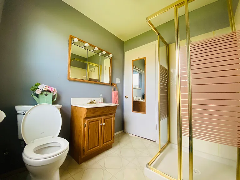 2nd bathroom