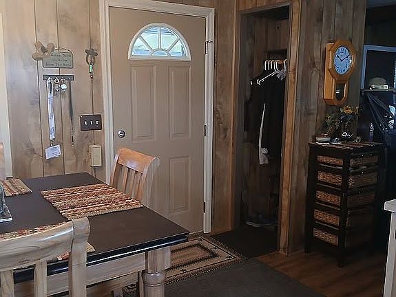 Dinning Room
Front Door 