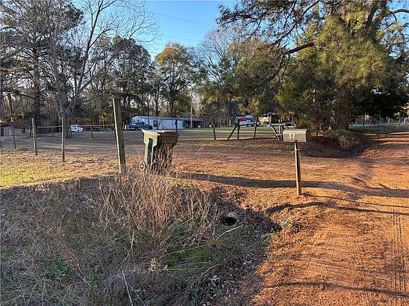 3rd image of 37 Quarles Rd