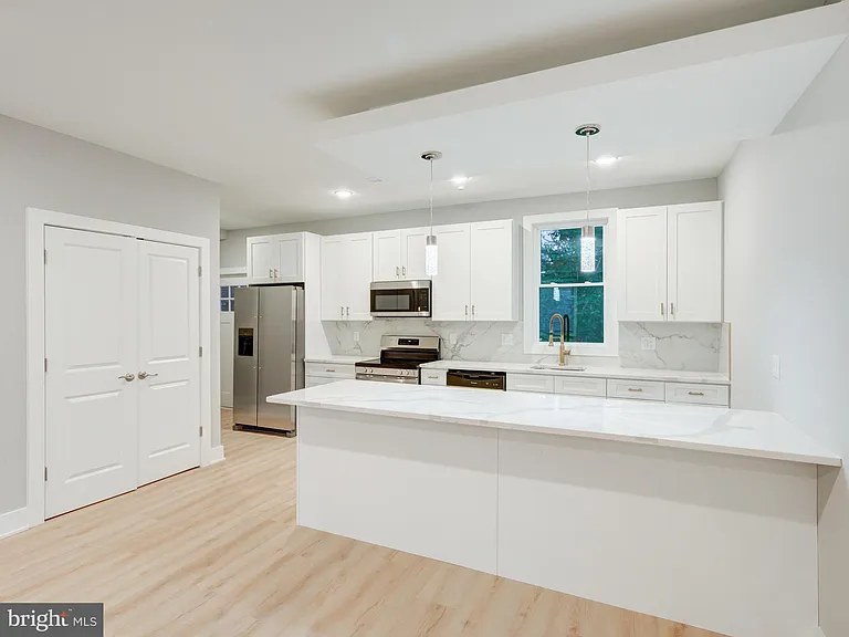 1933 N Leithgow St #35-1 — Photo 26