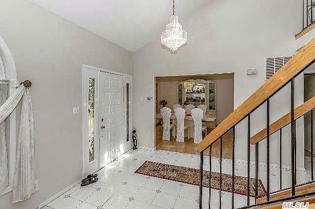 2nd image of 2 Lorraine Ct