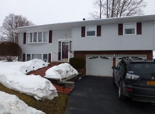 9 Wagon Wheel Rd, Poughkeepsie, NY 12601