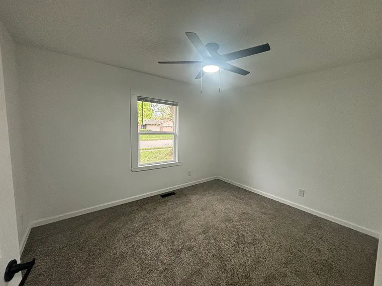 2310 Lindbergh Blvd — Photo 10