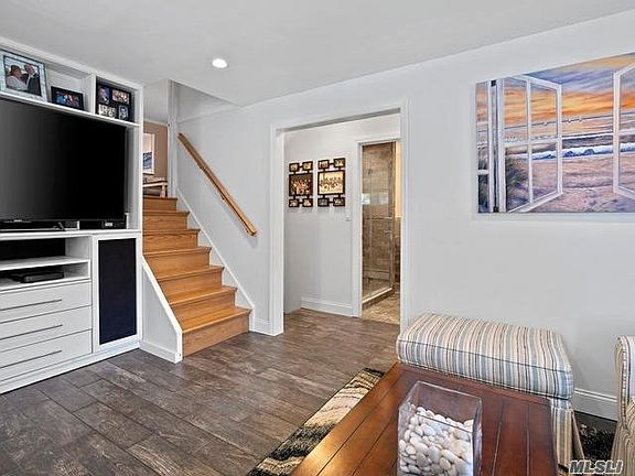 5th image of 107 Lynn Ave