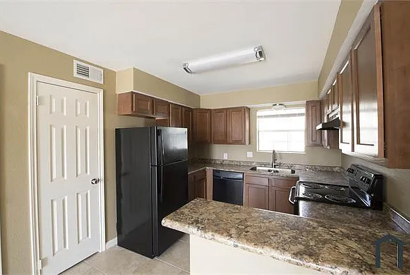 2 bed, 900 sqft, $1,000 — Photo 1