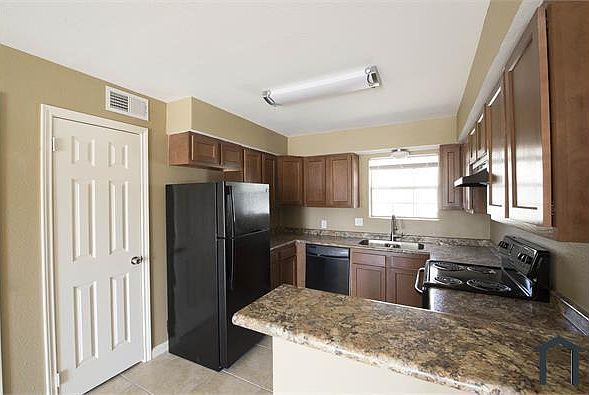 1st image of 1500 Oleander Dr APT B