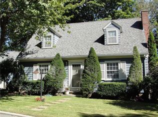 21 Peckham Ave, North Providence, RI 02908