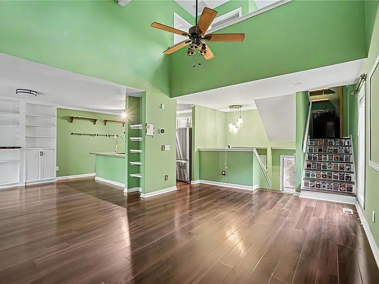 1006 Creatwood Cir SE — Photo 6