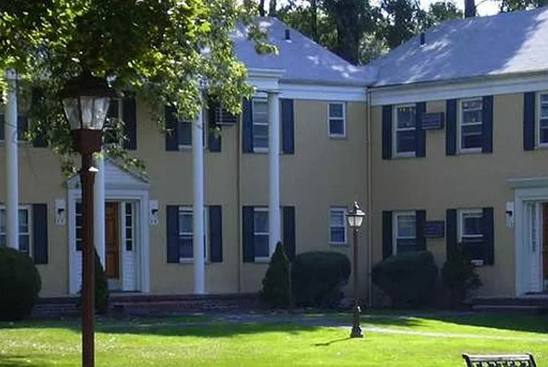 Franklin Manor — Photo 9