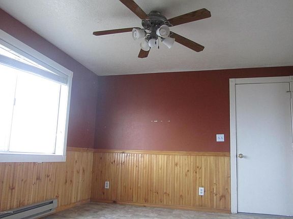 3rd image of 422 Budd Ave