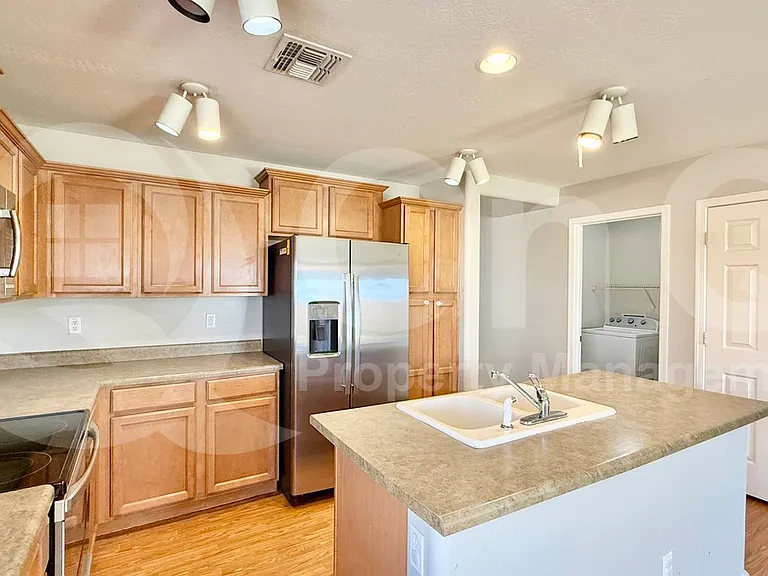 10464 N 116th Ln — Photo 8