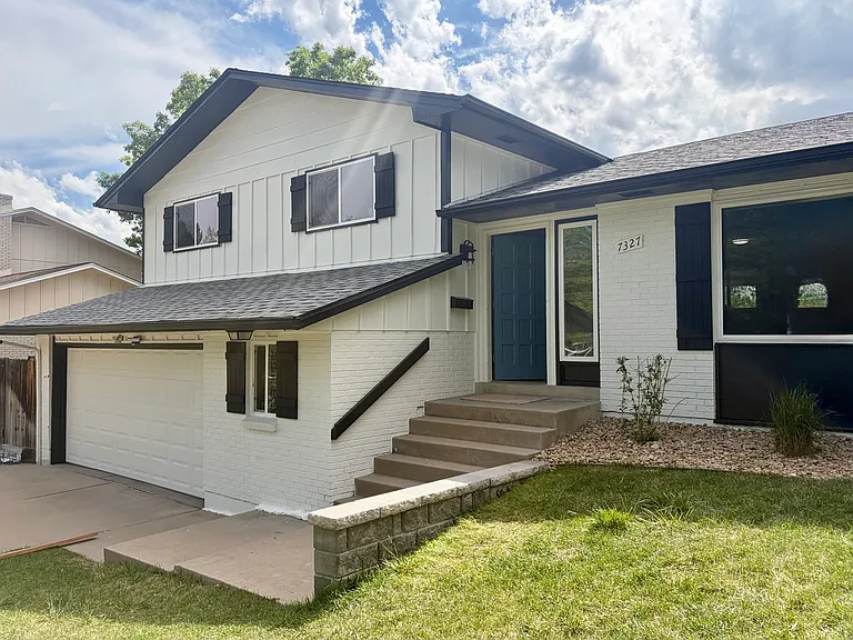 7327 S Quebec Ct — Photo 1
