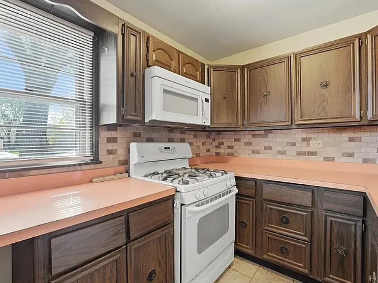 8204 Austin Ave — Photo 9
