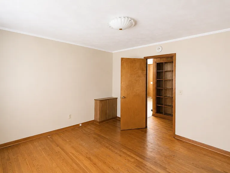 900 Hamlet Ave — Photo 17
