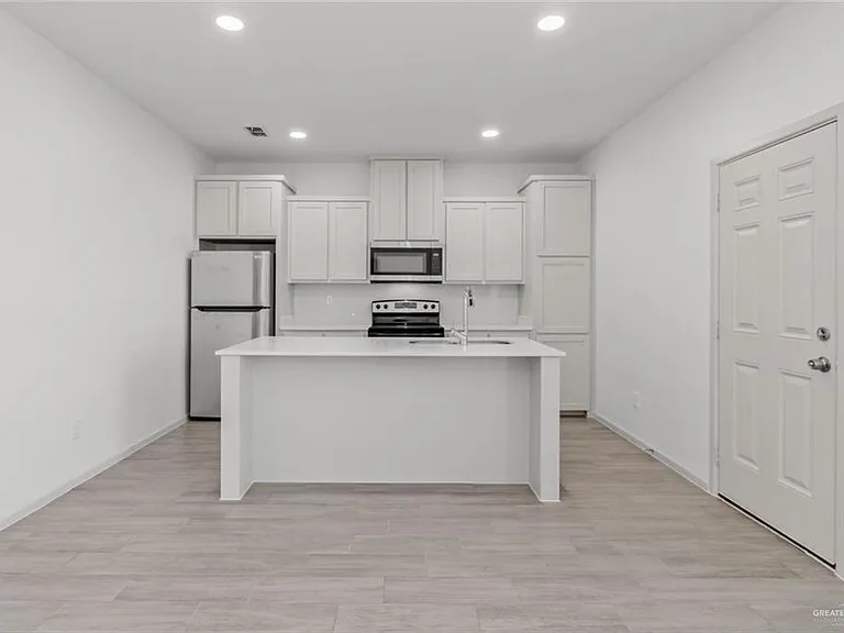 1213 Shavano Dr #4 — Photo 4