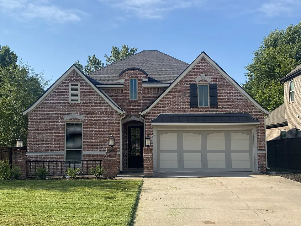 1313 E Cicero Ln