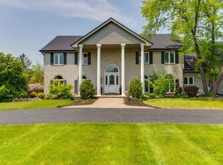 350 Fox Run Rd, Libertyville, IL 60048