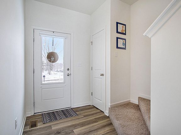 4th image of 303 Oak Dr #3