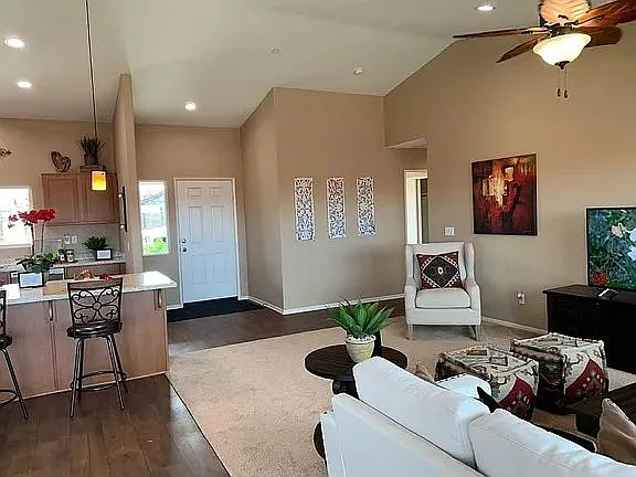 265 W Playa Del Carmen Dr — Photo 4