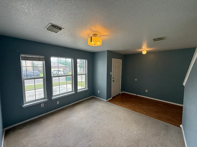 10838 Larson Cavern — Photo 2