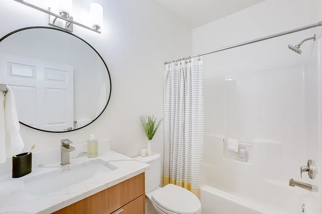 2 bed, 955 sqft, $2,995 — Photo 2