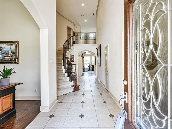 3rd image of 11905 Shady Breeze Ct